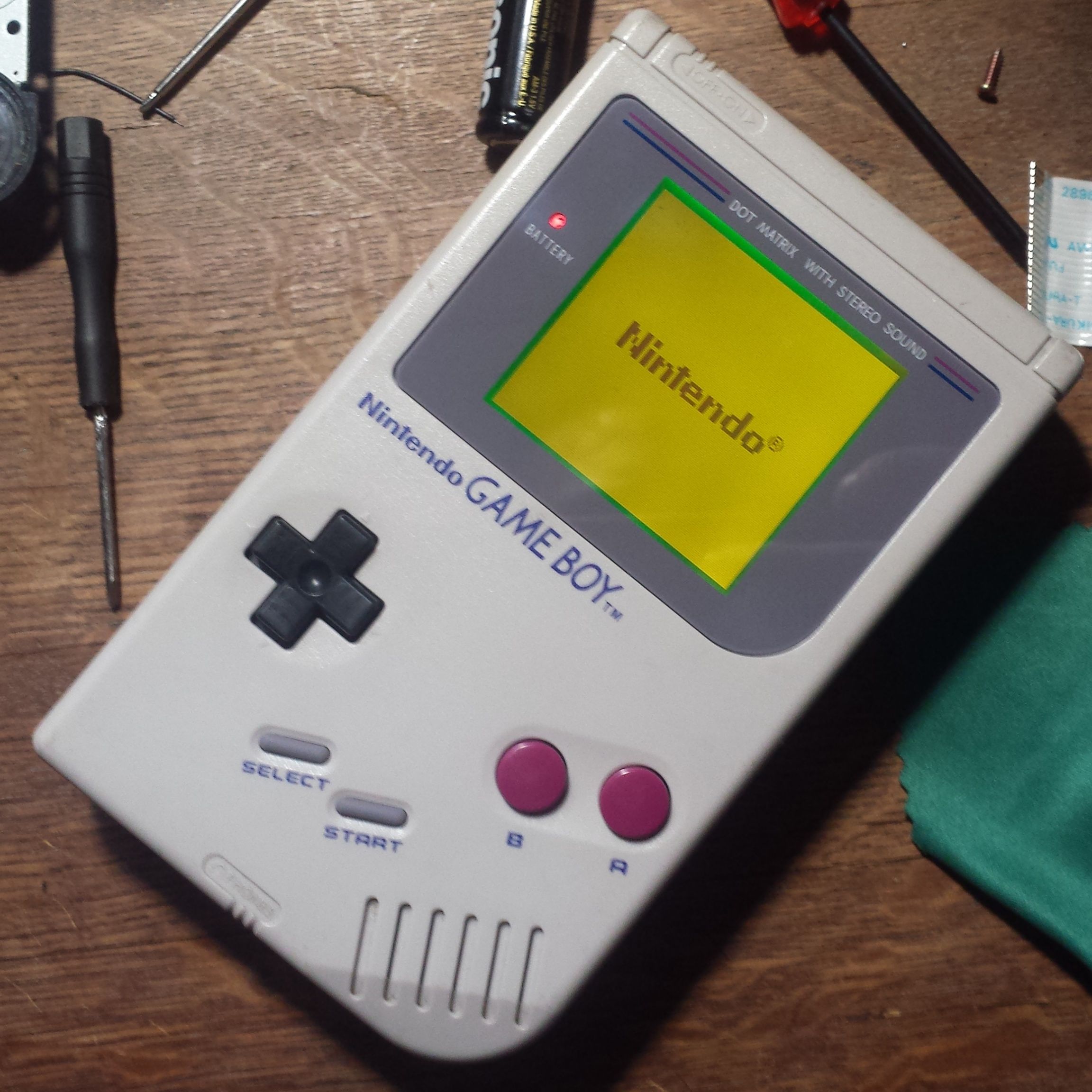 SERVICE- backlight your Gameboy!