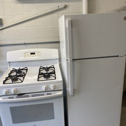 SET GE FRIDGE AND GAS STOVE 