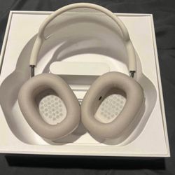 Silver AirPods Max