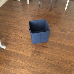 4 Cubes Navy Blue