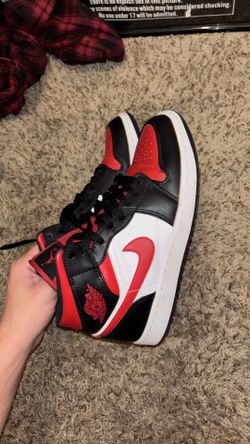 MEN’S AIR JORDAN RETRO 1 MID SE CASUAL SHOES