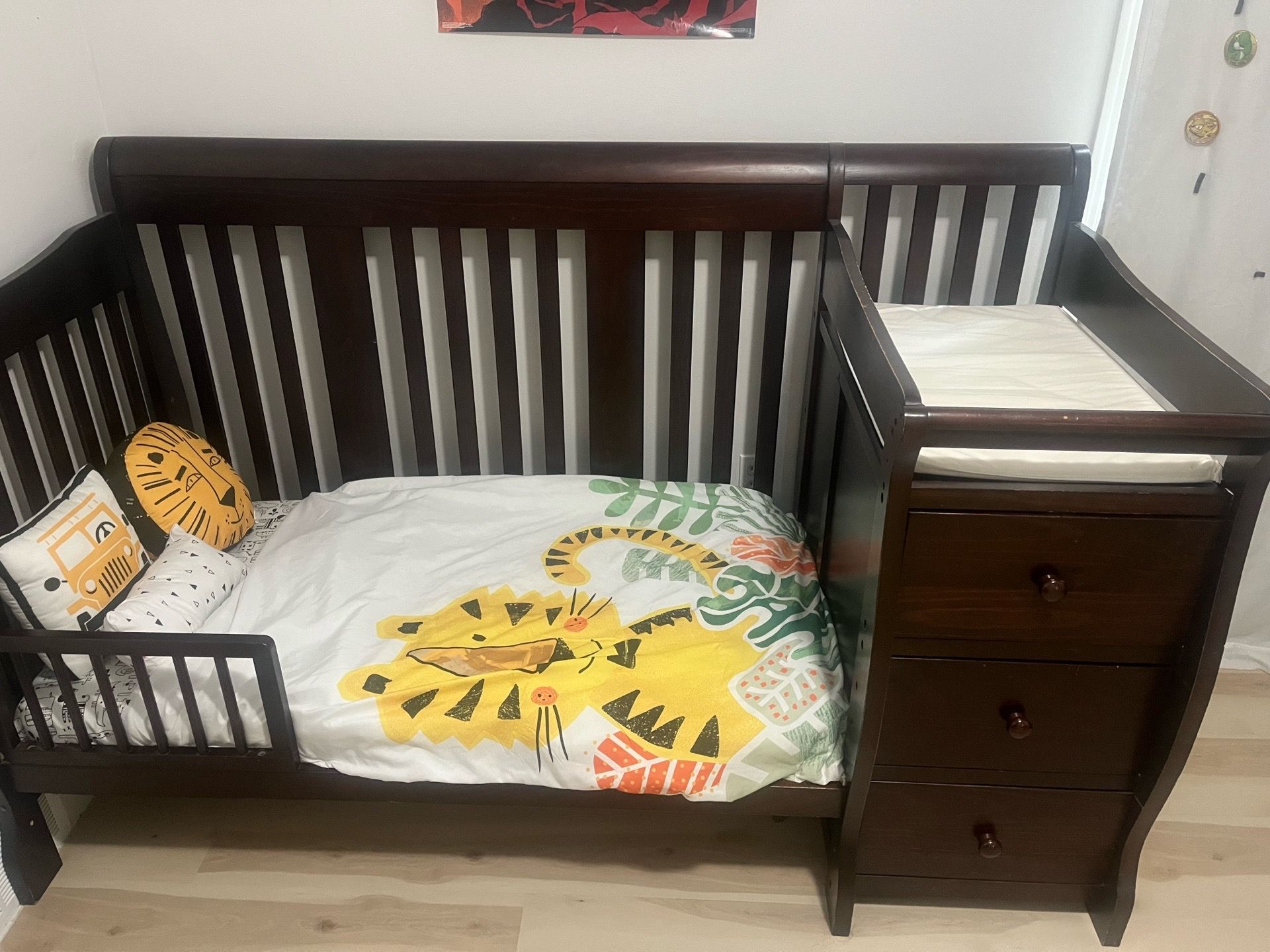 Storkcraft 4 in 1 baby crib