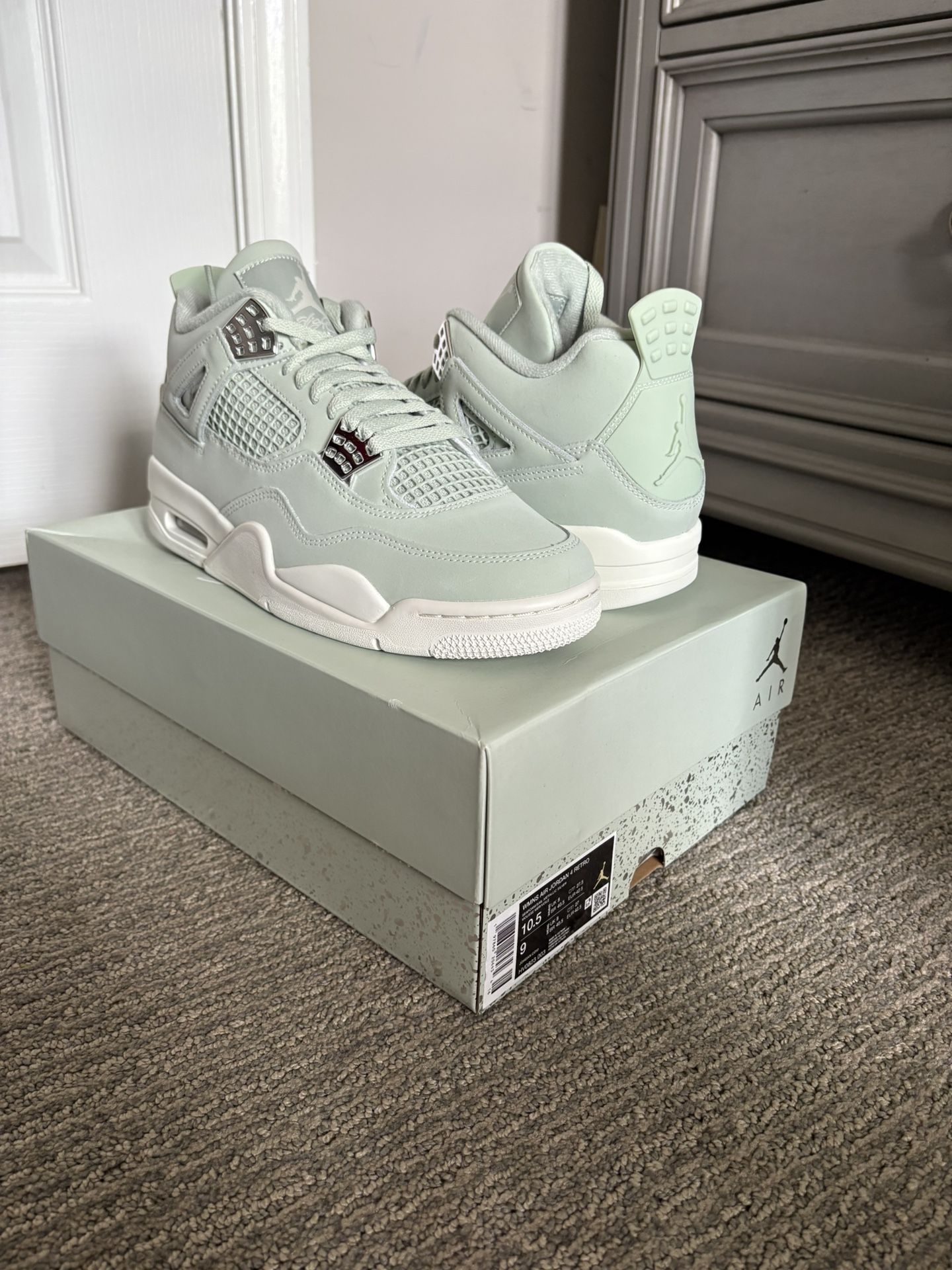 Seafoam Jordan 4’s