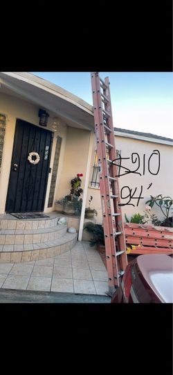 Excellent condition wide variety of 24 feet fiberglass extension, Ladders