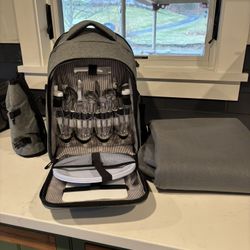Insulated Picnic Backpack With Dining Set For 4 