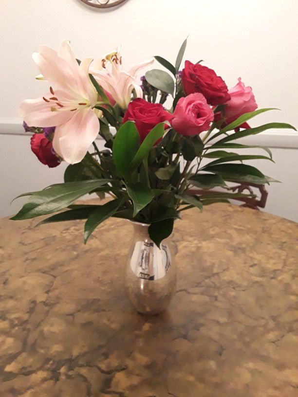 Valentine Special – White Glass Vase With Chrome Exterior