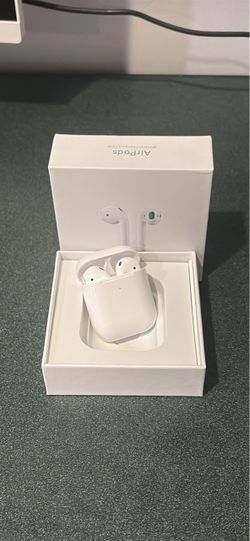 Apple AirPods with Wireless Charging Case