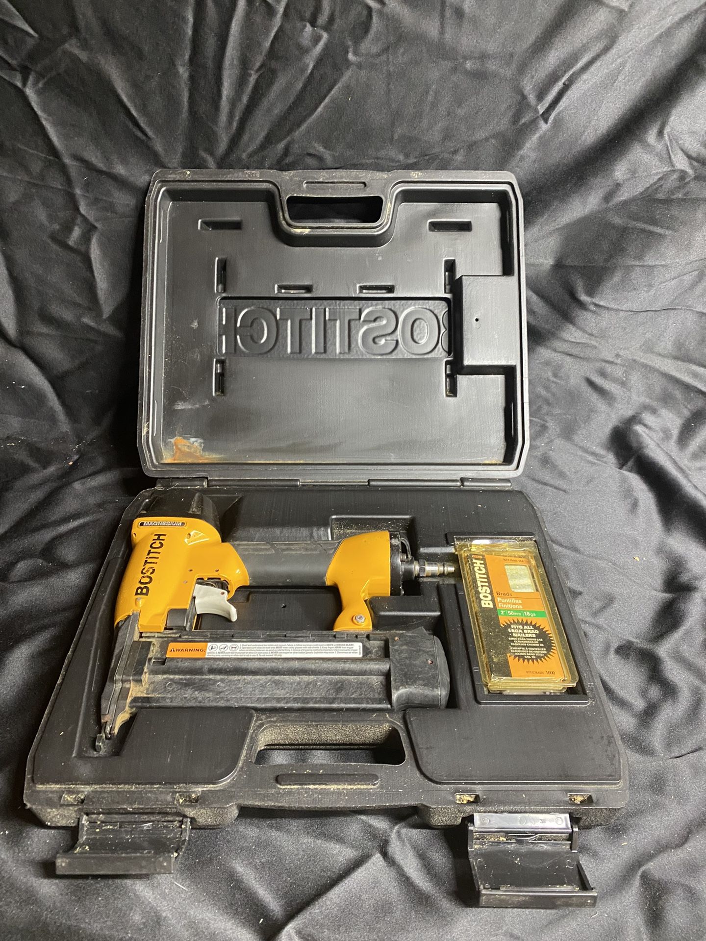 Bostitch Magnesium BT200 18 Gauge Brad Nailer w/Hard Case! Works great