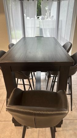 High top table and 4 chairs