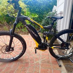 HIABIKE E MOUNTAIN BIKE. GERMAN MADE VERY LOW MILES VERY GOOD CONDITION 