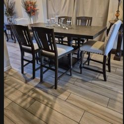 High Table With 6 bar stools Exelent Condition