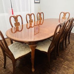 Queen Anne Style Cherry Wood 8 Seat Dining Table Set