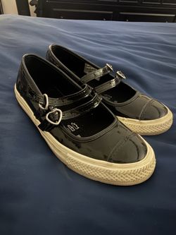 Converse Kids Mary Jane Shoes – Size 5 – Black Patent – Double Strap w/ Heart Buckles