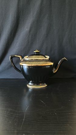 Teapot Hall beautiful black and gold trimmed collectable  porch pick up