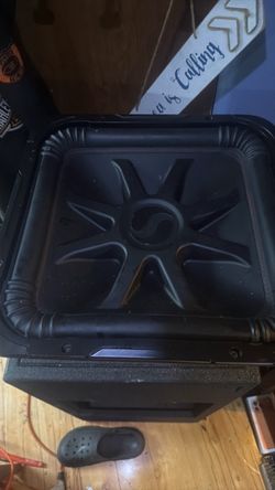Like new 15” kicker solo baric l7r