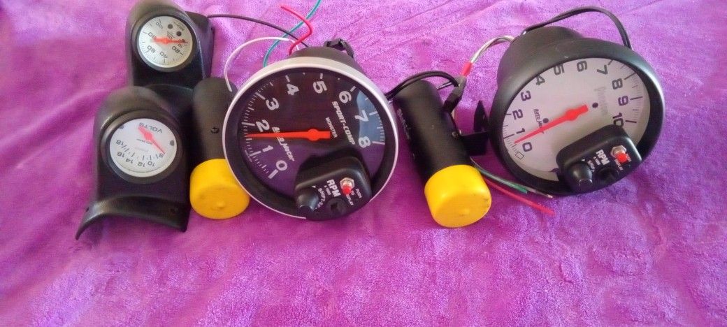 Autometer 5" White Faced Phantom Tach With Shift Lite (Brand New )