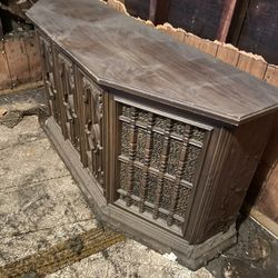 Vintage Record player console with AM / Fm radio 