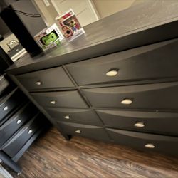 Dresser And Drawer Chest 