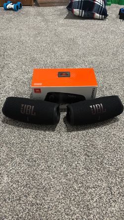 JBL Charge 5’s