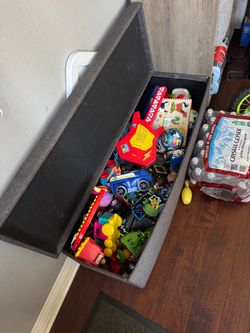 Free toys w/ ottomon included