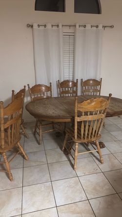Oak dinning table
