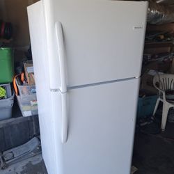FRIGIDAIRE REFRIGERATOR CAN DELIVER 