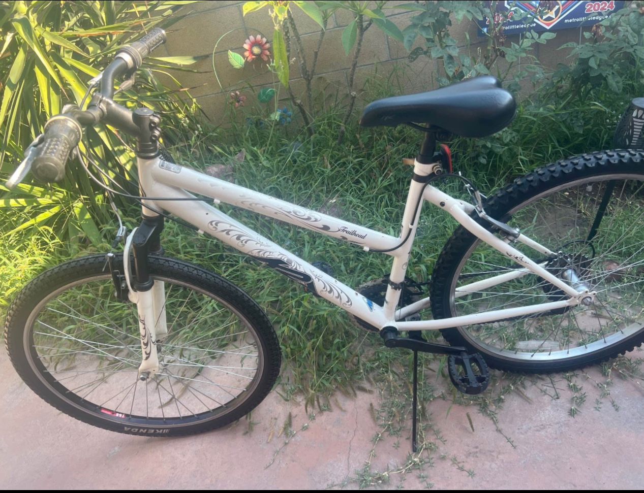 Trailhead Mountain Bike $90, 26” tire size 