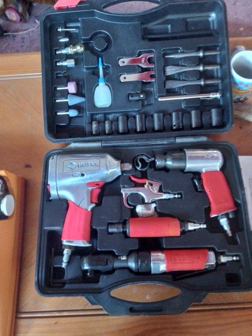 HUSKY POWER TOOL SET IN CASE