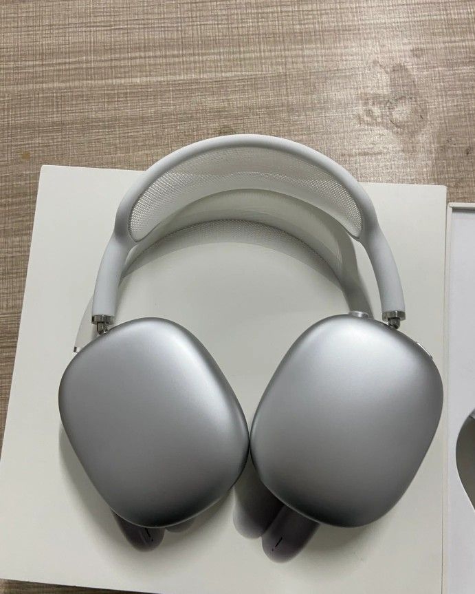 Airp*ds M*ⅹ eadphones