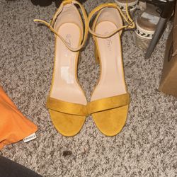 New Never Used Size 8.5 Heals 