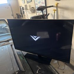 Newer  smart tv small 32inch Vizio new with remote  65 cash 