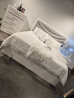 ✨️4pc Queen, King Bedrooms ✨️ Furniture Sectionals, Dining Avail