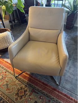 Natuzzi Editions "Regina" Italian Leather Accent Chair - Like New cream neutral color