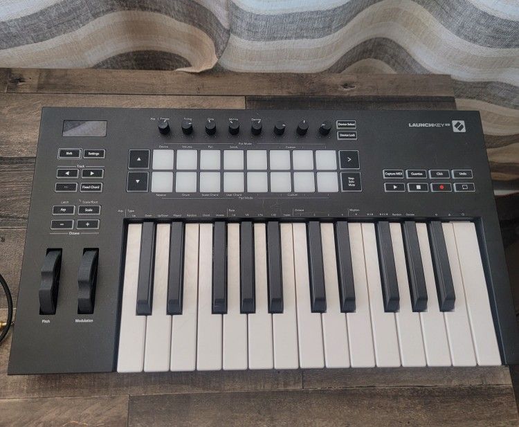 Novation Mk3 Launchkey25 Midi Controller