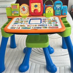 V-Tech Learning desk (English/spanish)