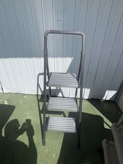 3-Step Folding Step Ladder
