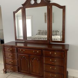 Pennsylvania House Solid wood Bedroom Set Pieces All For $600!