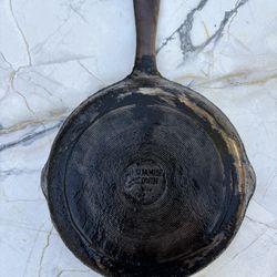 Vintage Benjamin & Medwin 8” Cast Iron Frying Pan Skillet