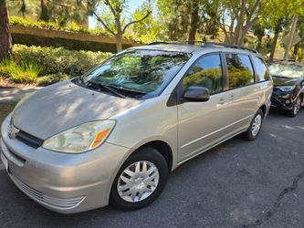 Toyota Sienna LE 2004