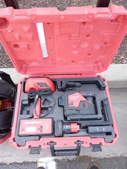 Milwaukee
M12 12-Volt Lithium-ion Cordless 125 ft. Green 360° 3-Plane Laser Level with Automatic Alignment & Receiver