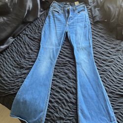 Blue flared hollister jeans. Size: 00s.       w24s