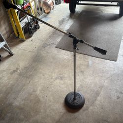 Round Base Microphone Stand