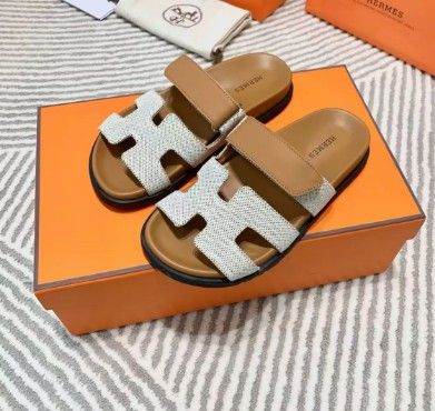 Fashionable slippers