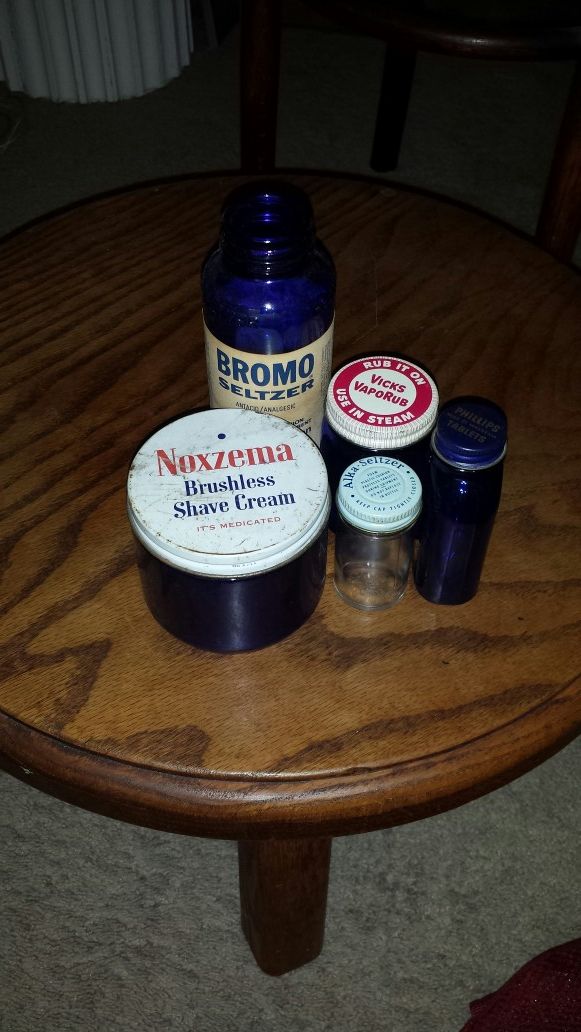 Huge lot of Phillips Vicks Vapor Rub Noxzema awesome vintage jars medicine bottles