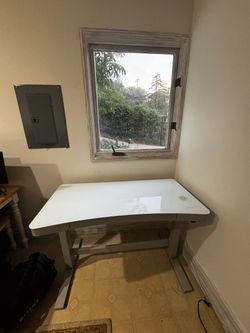 Tresanti Adjustable Height Sit/Stand Tech Desk