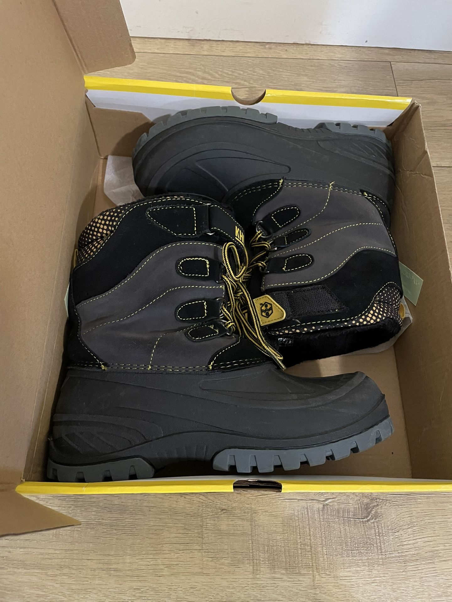Khombu Snow Winter Boots Gray/ Yellow Sz 5 Youth or 7 Women