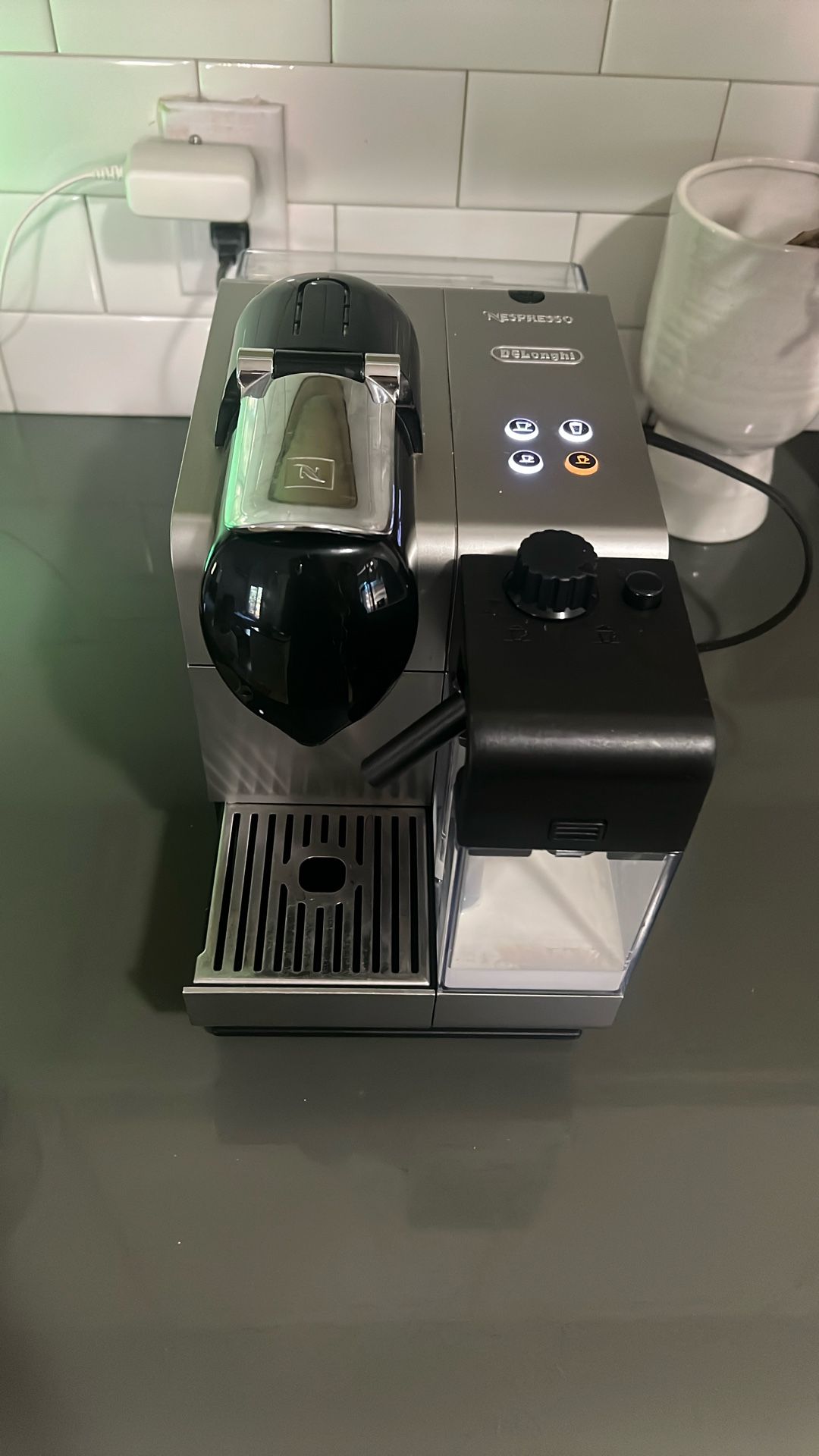 Nepresso Delonghi Coffee Machine