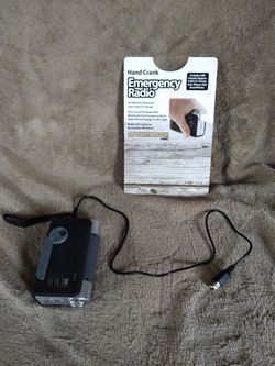 Emergency hand crank radio
