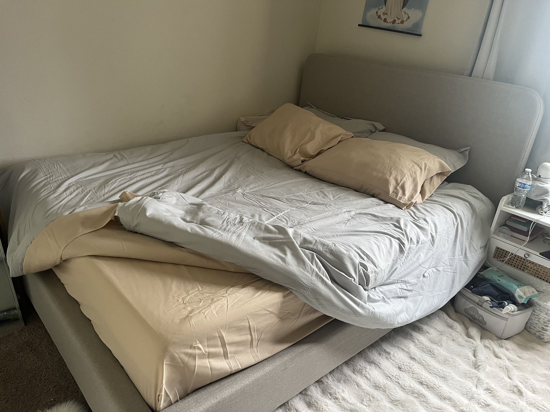 Bedframe And Mattress Queen’s Size