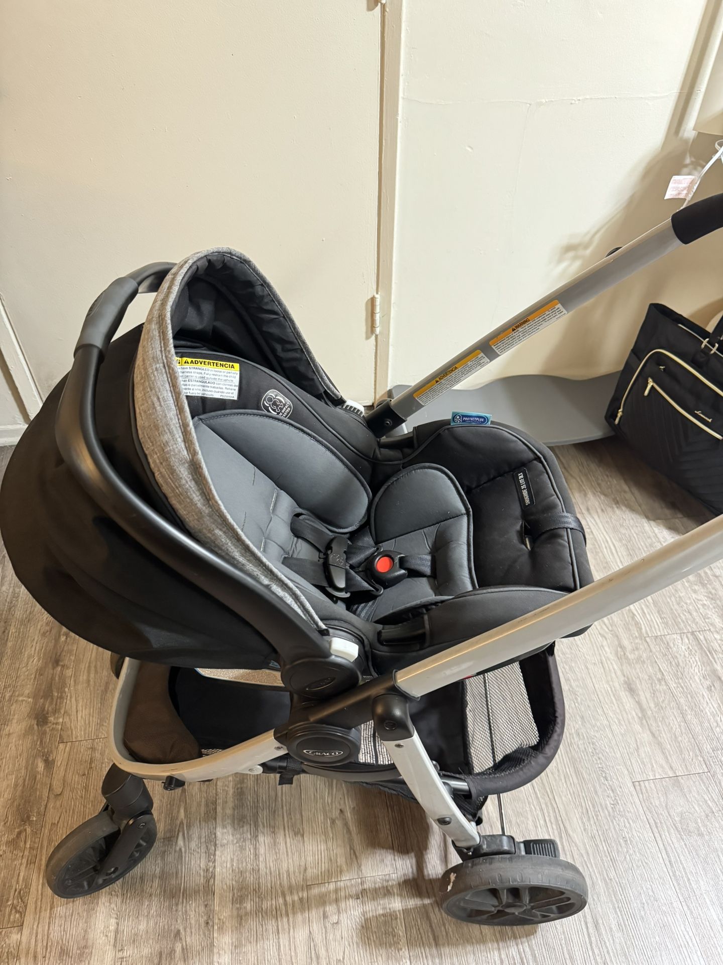 Graco 3 in 1 Stroller & Infant Car seat
